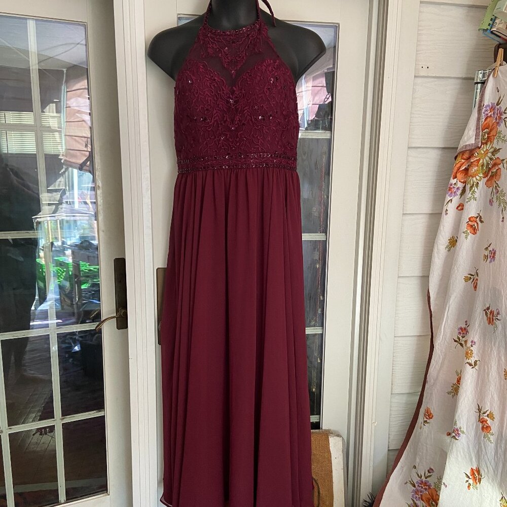Gorgeous Wine Colored Morilee Halter Sequined Formal Gown Sz 16 Homecoming Prom